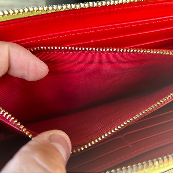 AUTHENTIC CHRISTIAN LOUBOUTIN NEON GREEN WALLET - Picture 4 of 7